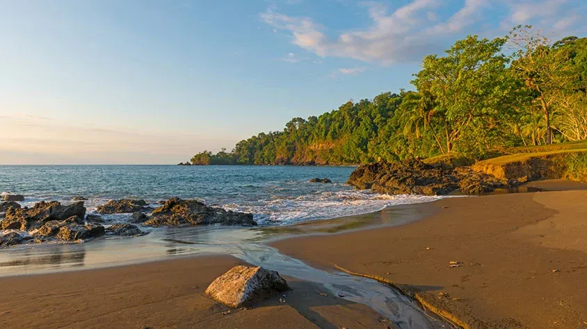 Costa Rica Volcanes y Playas - con Desayunos